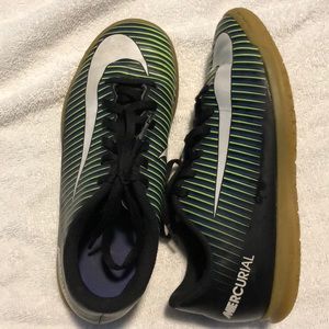 NIKE MERCURIAL SIZE 4Y